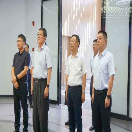 江蘇省政協黨組成員、副主席姚曉東一行 參觀調研泰隆集團